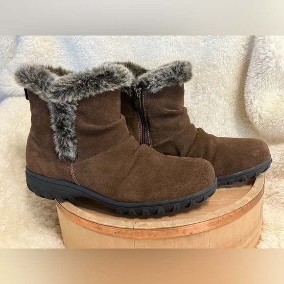 Khombu Lisa All Weather Snow Boots Brown Suede Ankle Booties Faux Fur Size 9 - Picture 1 of 9